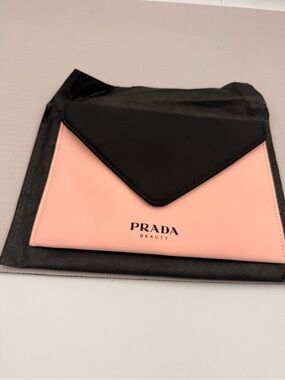 Pochette Prada Beauty Paradoxe Hand Pouch . New with tag .